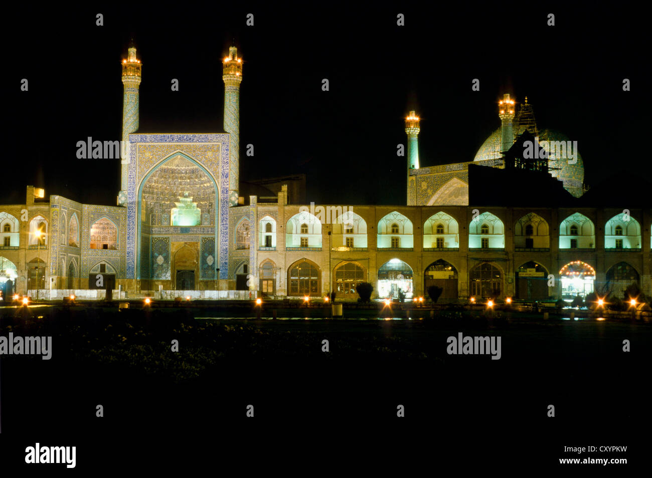 Naghsh-ho JAHAN Piazza e Imam-Mosque di notte, Isfahan, Iran, Asia Foto Stock