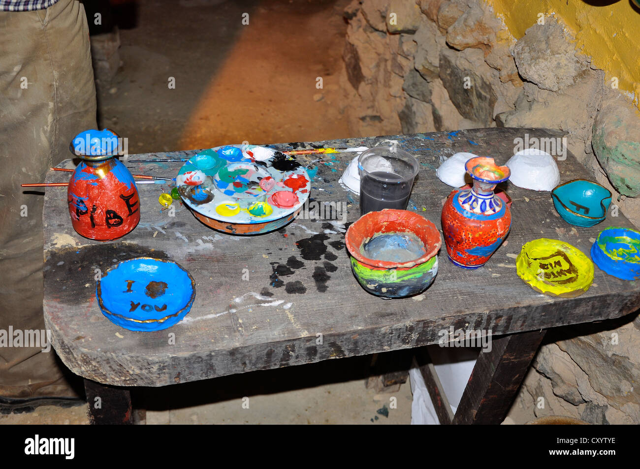 Decorazione di scene di Natale, un sacco di vernice colori verniciatura, il Presepe vivente (Belen viviente) vecchio stile in Spagna Foto Stock