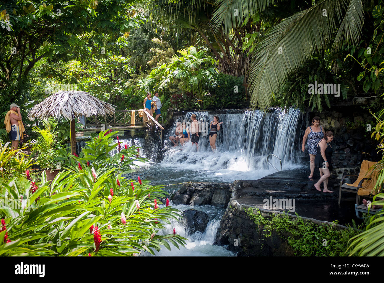 Tabacon hot springs alla base del vulcano Arenal, La Fortuna Costa Rica. Foto Stock