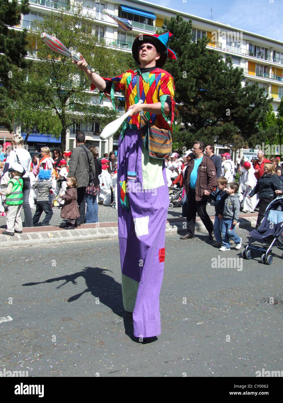 Giocoliere, carnevale dei bambini, Le Havre, Normandia, Francia Foto Stock