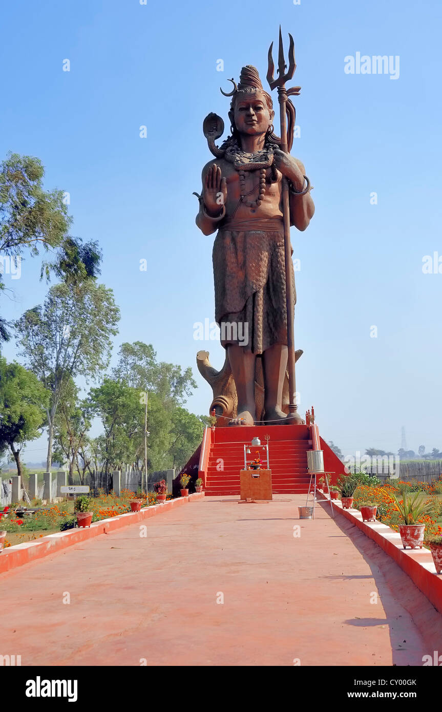 Statua del dio indù Shiva o Signore Shiva, vicino a Nuova Delhi, India, Asia Foto Stock