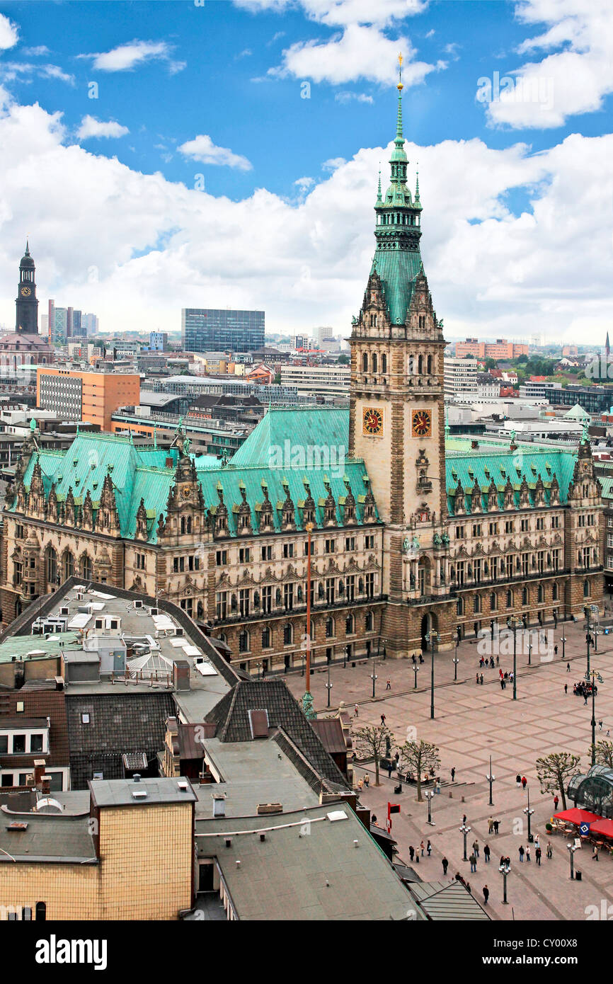 Vista del municipio (Rathaus), e la piazza del mercato (piazza Municipio), Amburgo, Germania Foto Stock