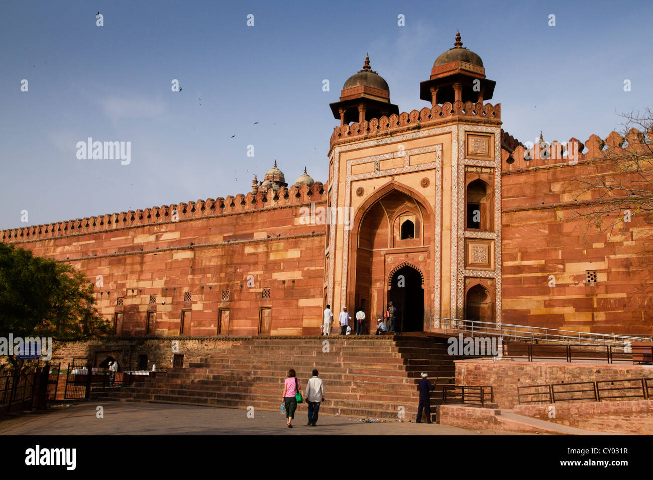 Porta alla Jama Masjid, Fatehpur Sikri, nei pressi di Agra, Rajasthan, India, Asia Foto Stock