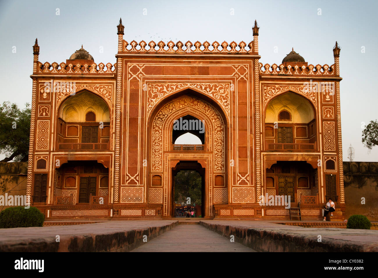 Gate di Itimad-ud-Daulah, meglio noto come "Baby Taj', Agra, Rajasthan, India, Asia Foto Stock