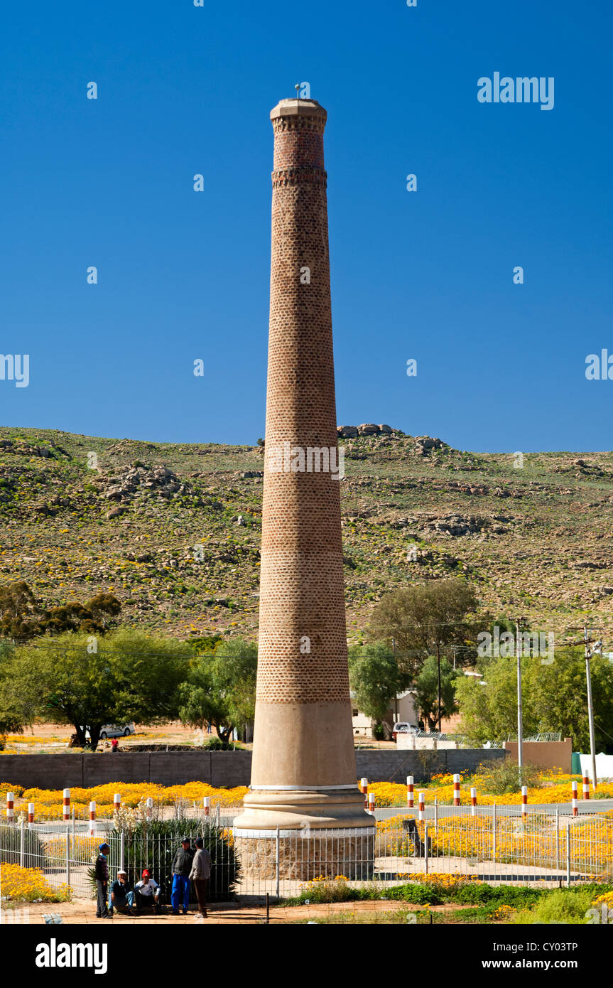 Il vecchio camino di una fonderia di rame, monumento storico, Okiep, nel nord della provincia del Capo, in Sud Africa e Africa Foto Stock