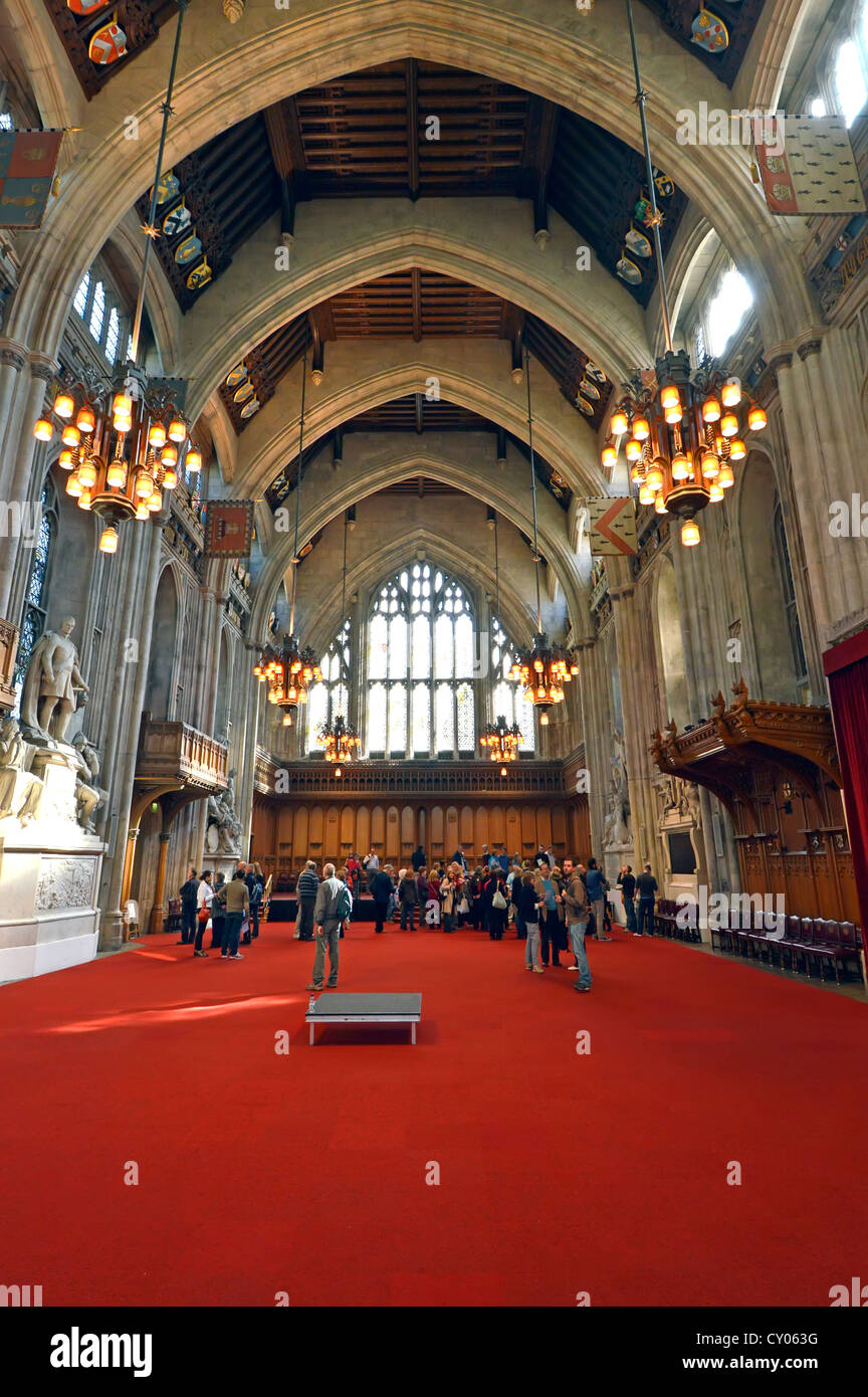 Interno del borgo medievale di grande Hall London Guildhall su un pubblico aperto giorno della città di Londra Inghilterra REGNO UNITO Foto Stock