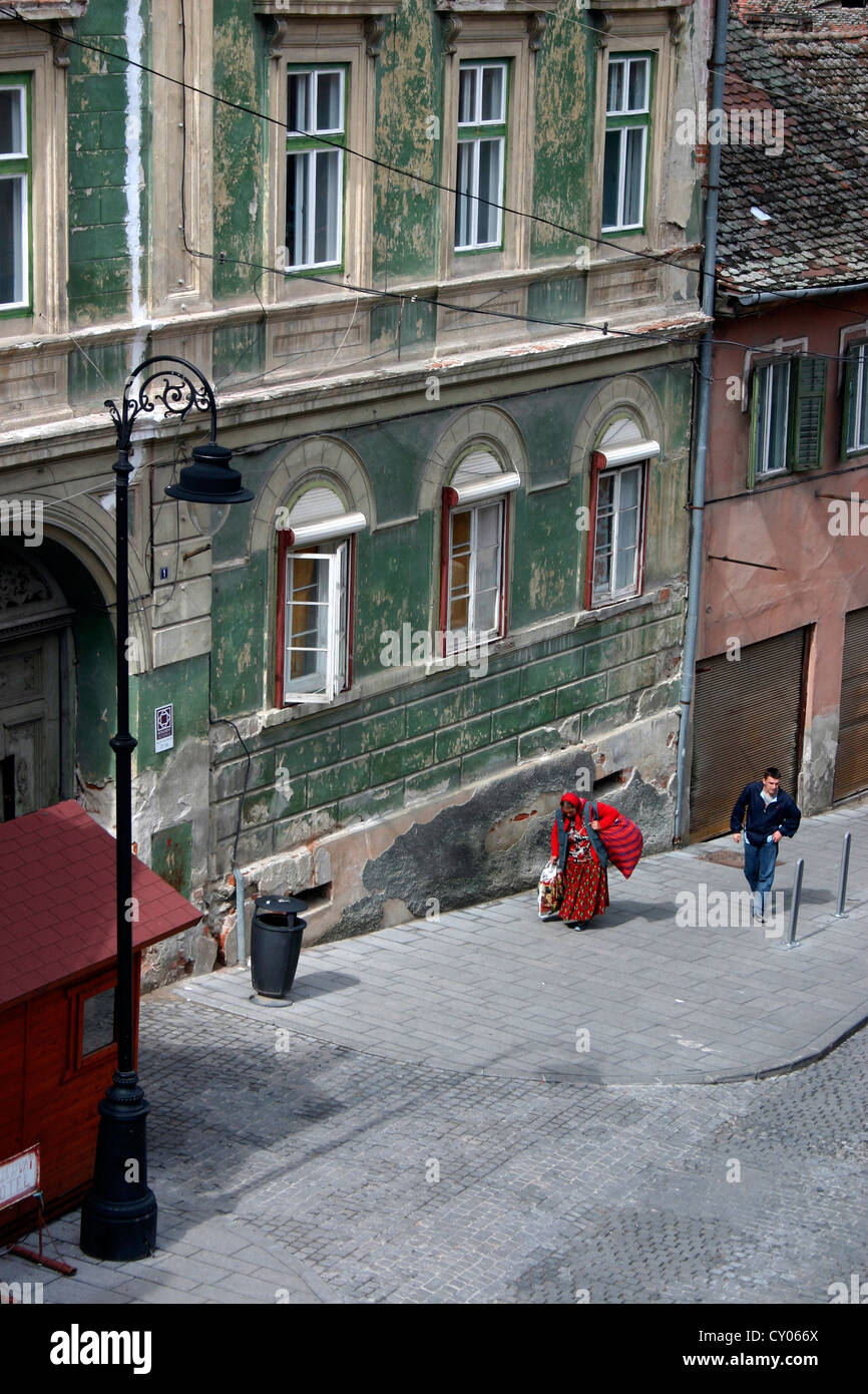 Donna in abito tradizionale Sibiu Romania Foto Stock