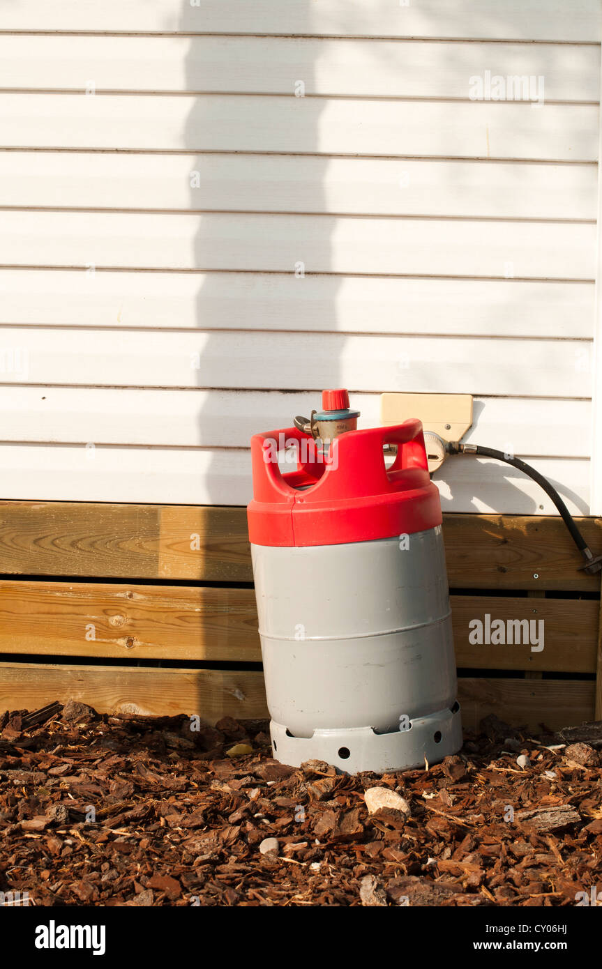 Bombola del gas di alimentazione di casa. Gassificazione locale Foto Stock
