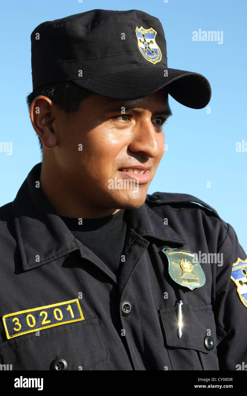 Funzionario di polizia presso La Libertad. El Salvador Foto Stock