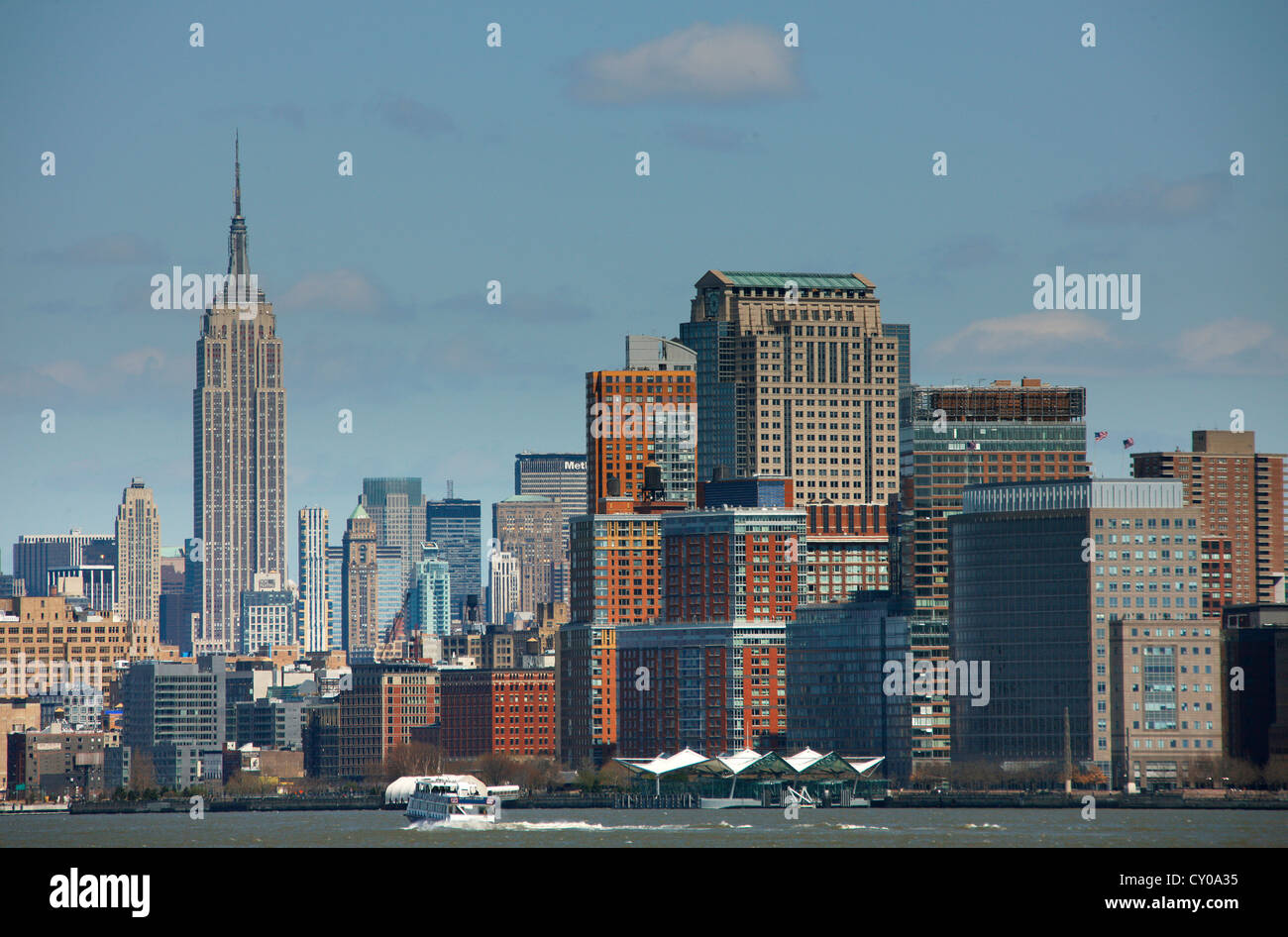 Skyline di Manhattan visto da Liberty Island, New York New York, Stati Uniti, America del Nord Foto Stock