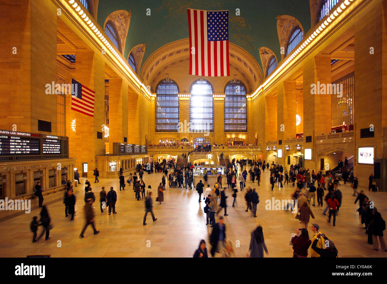 La lobby di Grand Central Station, bandiera americana, la città di New York, New York, Stati Uniti, America del Nord Foto Stock