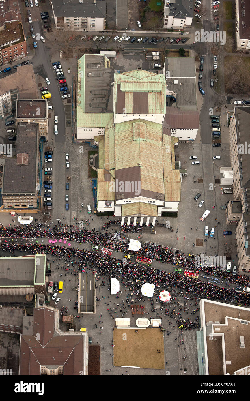 Vista aerea, parade, strada di carnevale, Duisburg, Ruhr, Renania settentrionale-Vestfalia Foto Stock