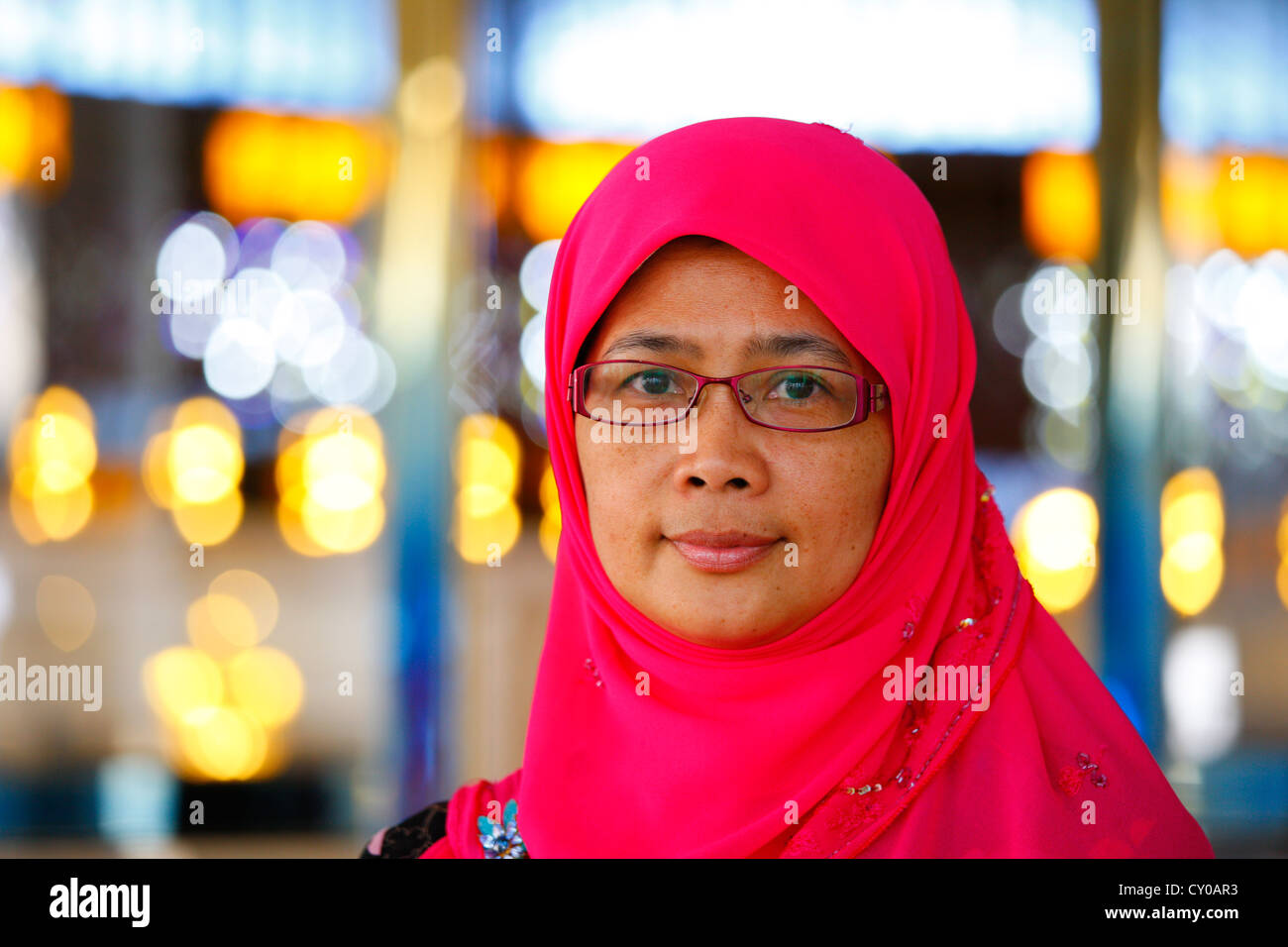 Donna musulmana, ritratto, Moschea Nazionale, Kuala Lumpur, Malesia, Asia sud-orientale, Asia Foto Stock