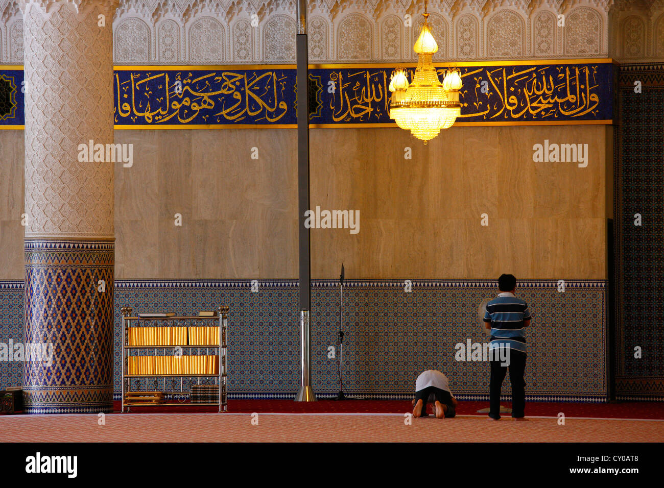 Pregando gli uomini, Moschea Nazionale, Kuala Lumpur, Malesia, Asia sud-orientale, Asia Foto Stock