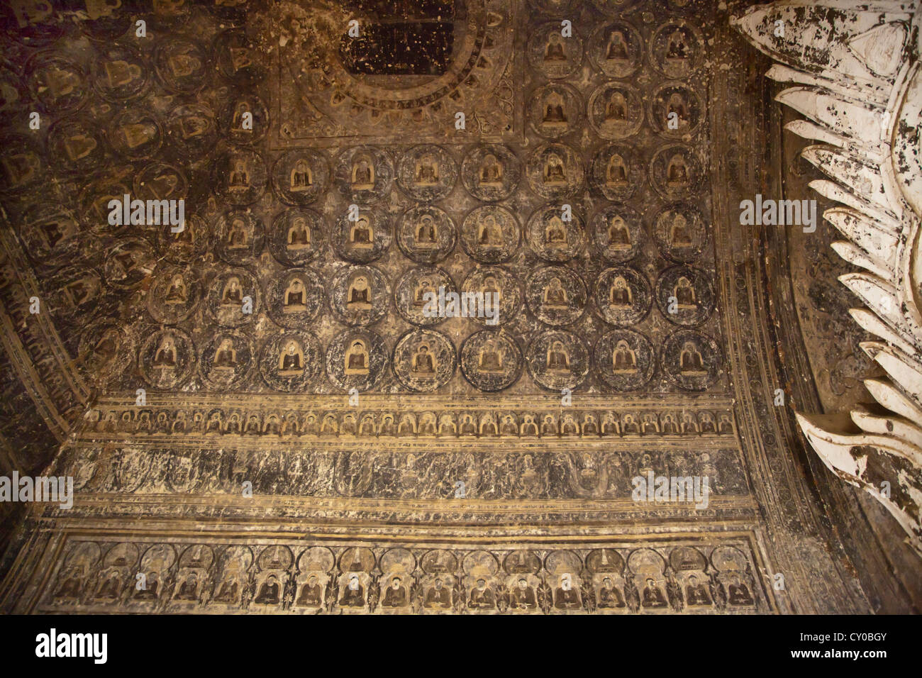 Il LEIMYETHETHNA O LAYMYETHNA PHATO costruito nel 1222 è noto per il suo ben conservato affreschi - BAGAN, MYANMAR Foto Stock