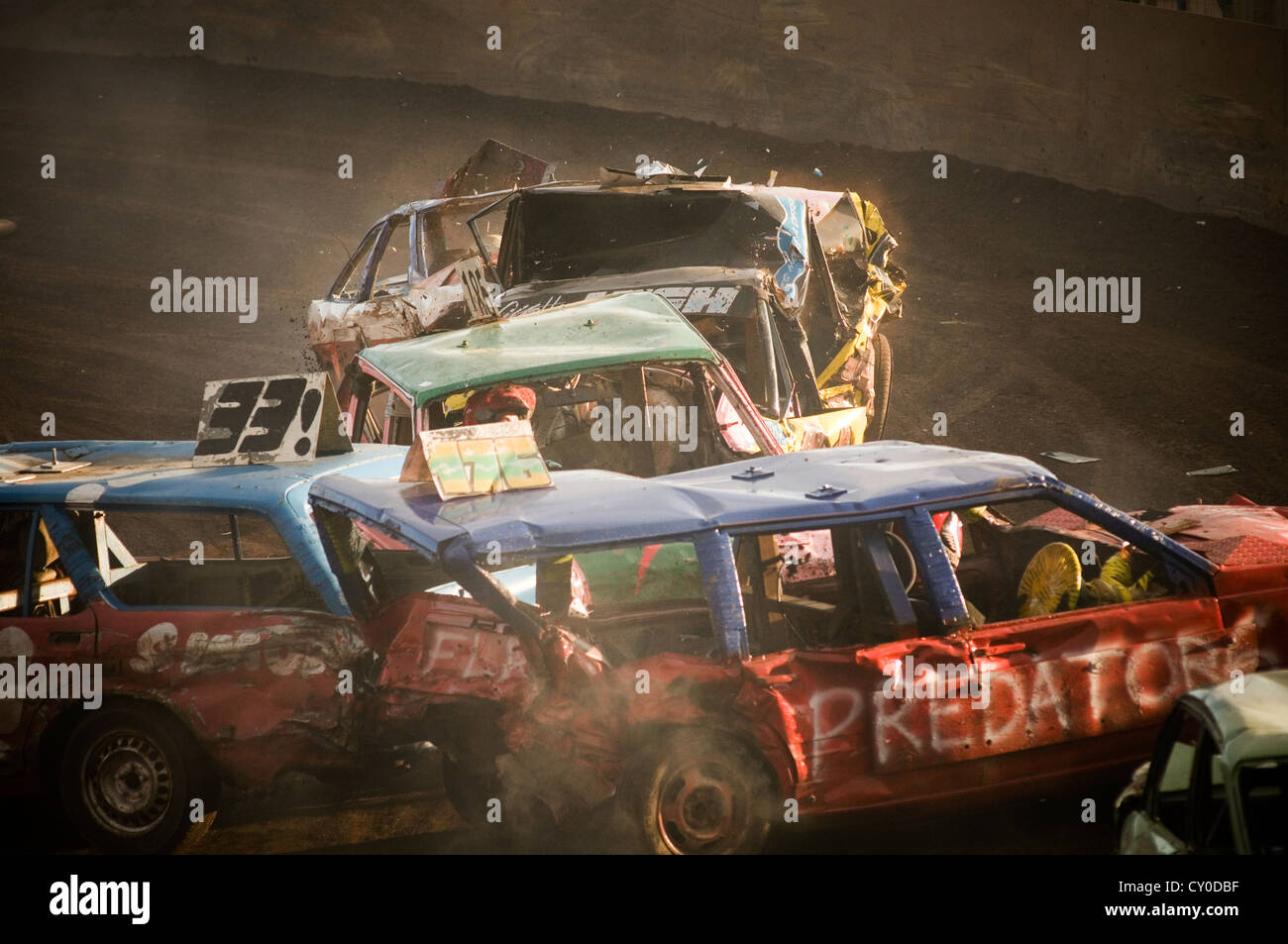 Banger racing demo derby di distruzione di demolizione auto automobili stock gara gare racers crash crash collisioni ammucchiare pileup fast sp Foto Stock