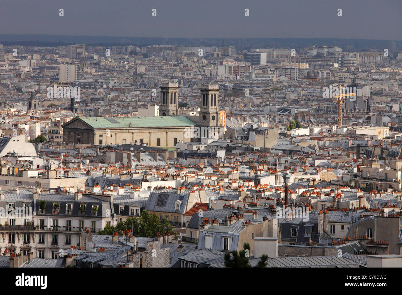 Vista dal Sacre Coeur di Montmartre con la chiesa St-Vincent-de-Paul de Paris Foto Stock