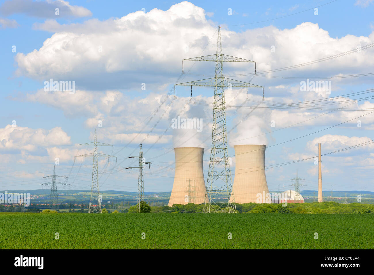 Grafenrheinfeld centrale nucleare gestito da E.ON, le torri di raffreddamento, vicino a Schweinfurt, bassa Franconia, Bavaria Foto Stock