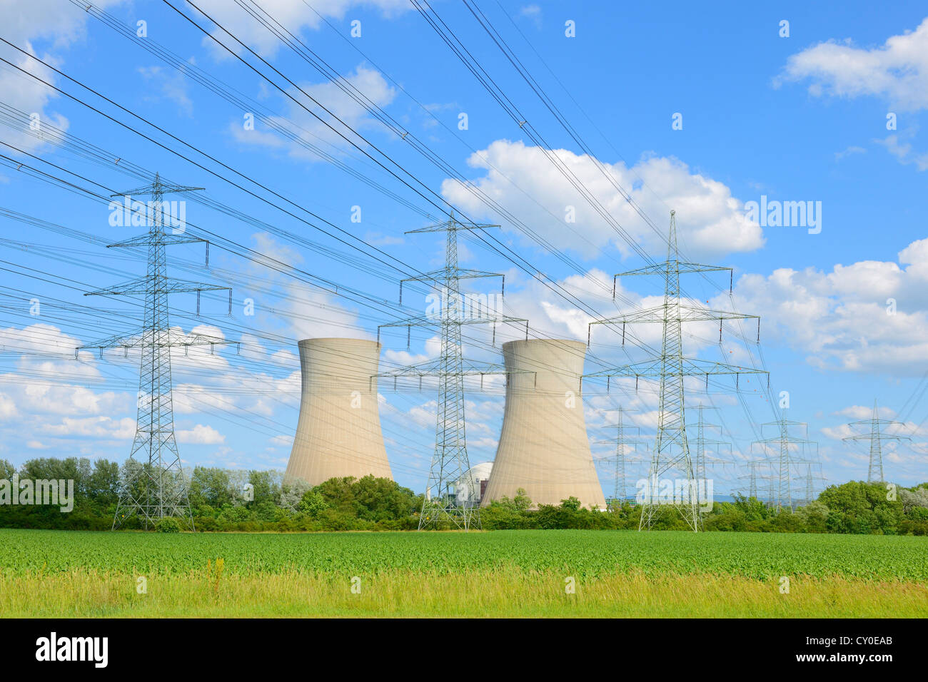 Grafenrheinfeld centrale nucleare gestito da E.ON, le torri di raffreddamento, vicino a Schweinfurt, bassa Franconia, Bavaria Foto Stock