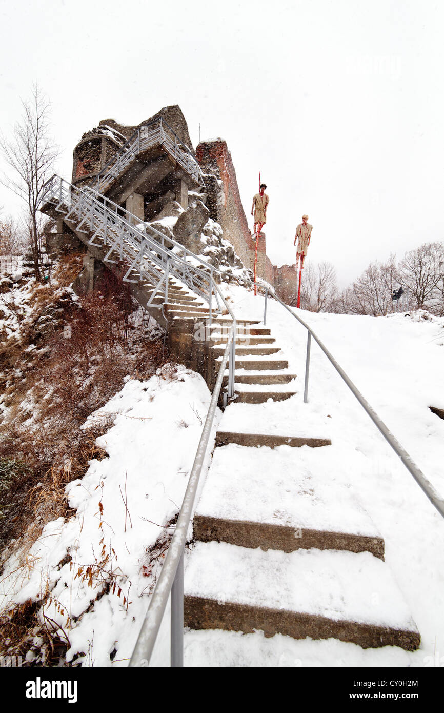 Rovine della cittadella di Poenari in inverno, Romania Foto Stock