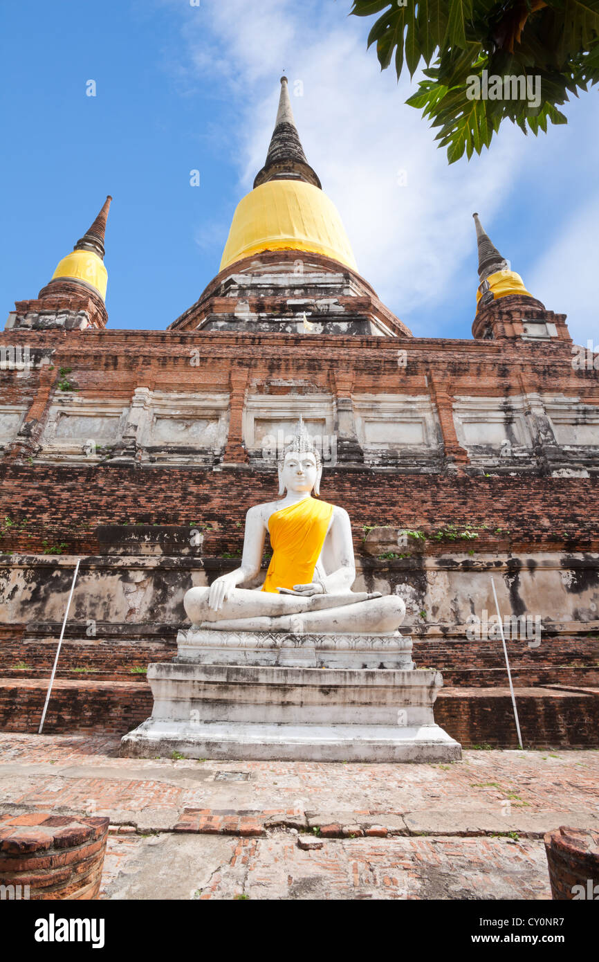 Seduto immagine del Buddha in Wat Yai Chai Mongkol Foto Stock