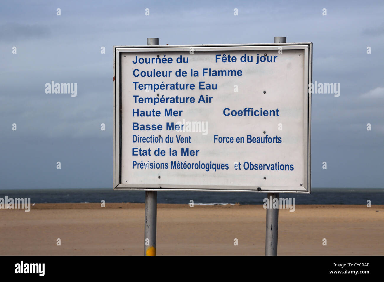 Calais Francia spiaggia di Calais segno indicante le osservazioni meteorologiche della spiaggia e del mare Foto Stock