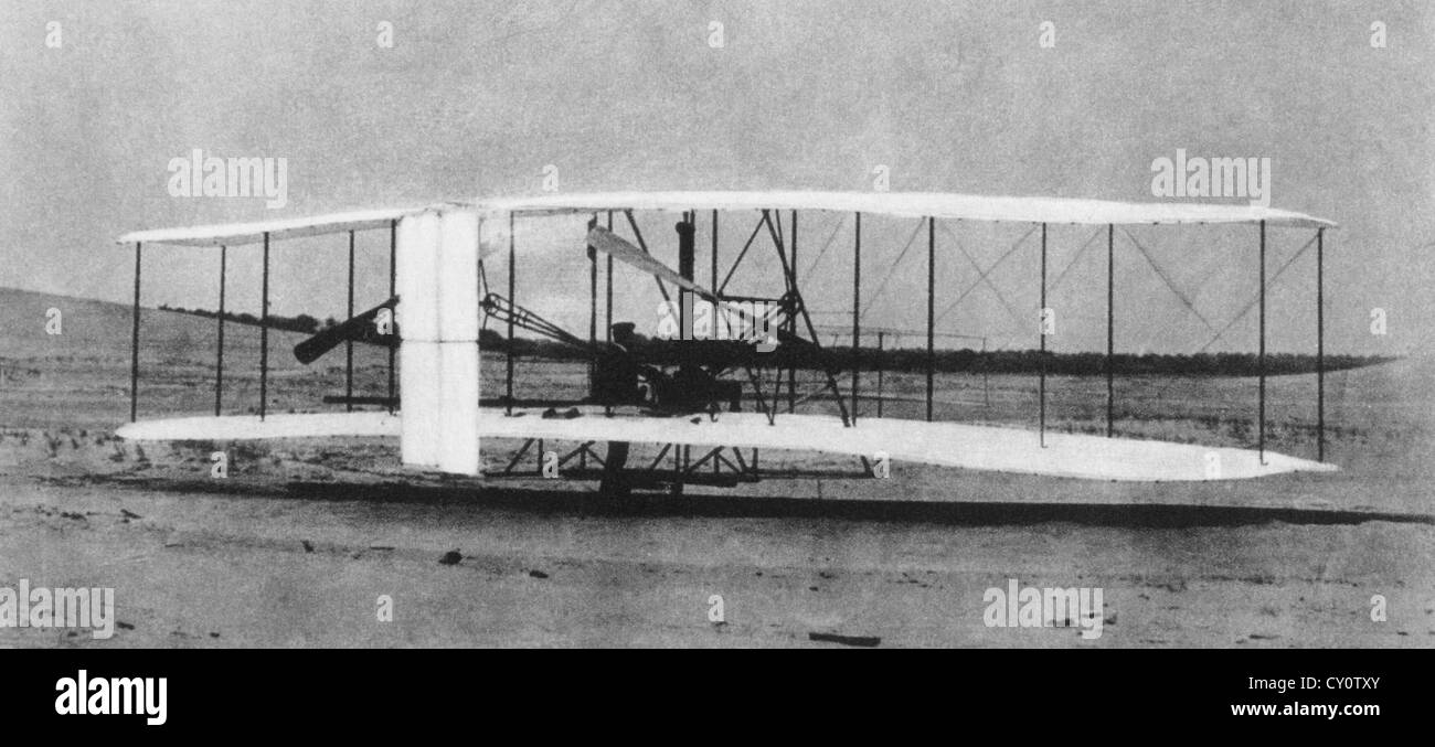 Orville Wright con i primi fratelli Wright aereo, Kitty Hawk, North Carolina, USA, circa 1903 Foto Stock