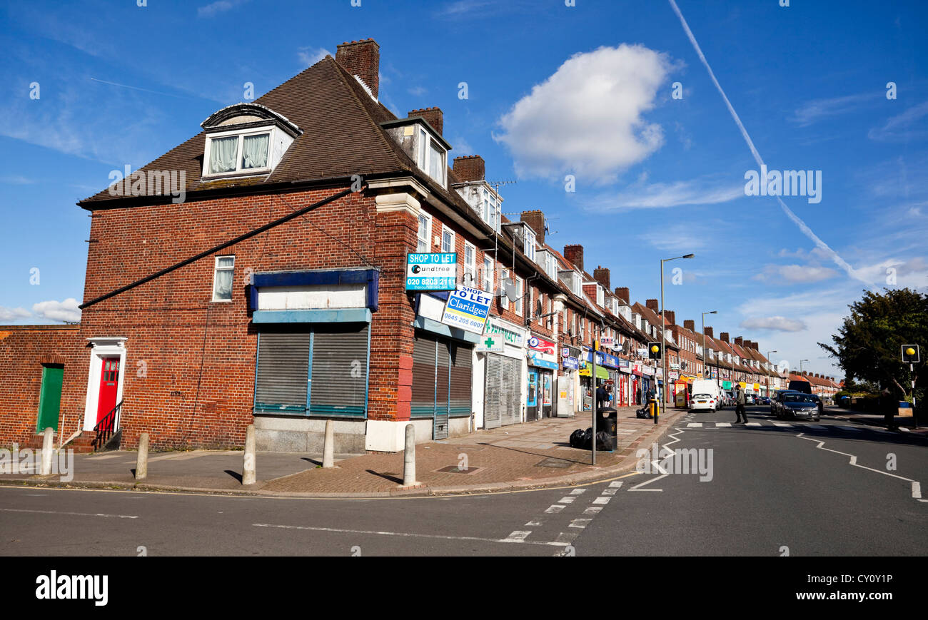 Deansbrook Road high street, Mill Hill, Londra, Inghilterra, Regno Unito. Foto Stock