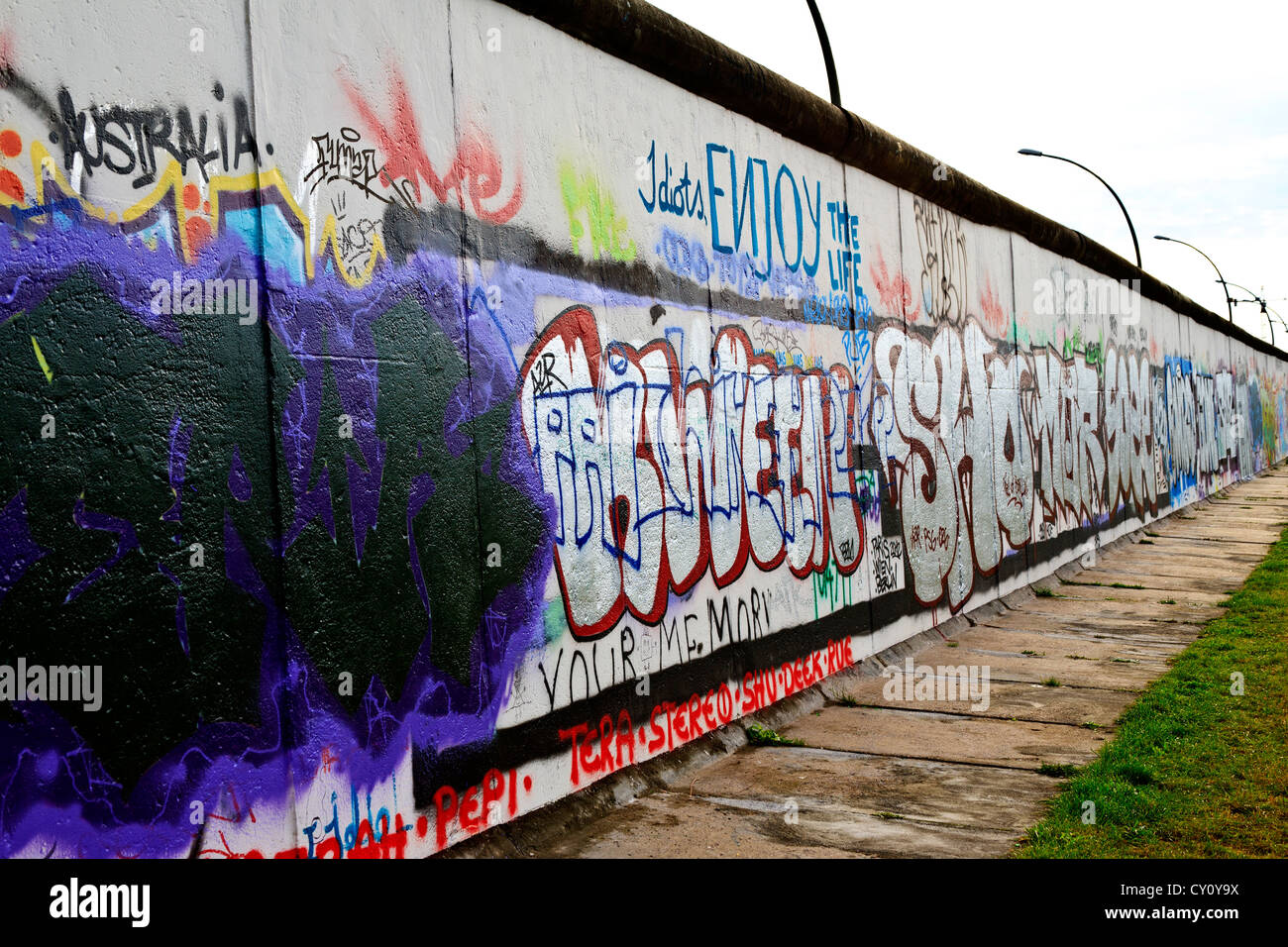 Muro di Berlino Berlino Germania colorato decorato muro di Berlino lungo il fiume Spree lato ovest della parete Foto Stock
