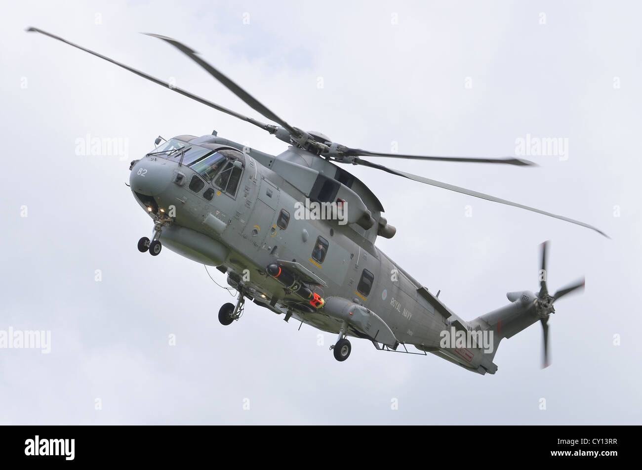 EHI EH-101 Merlin HM1 elicottero azionato dalla Royal Navy sulla rotta di avvicinamento per l'atterraggio a RAF Fairford Foto Stock