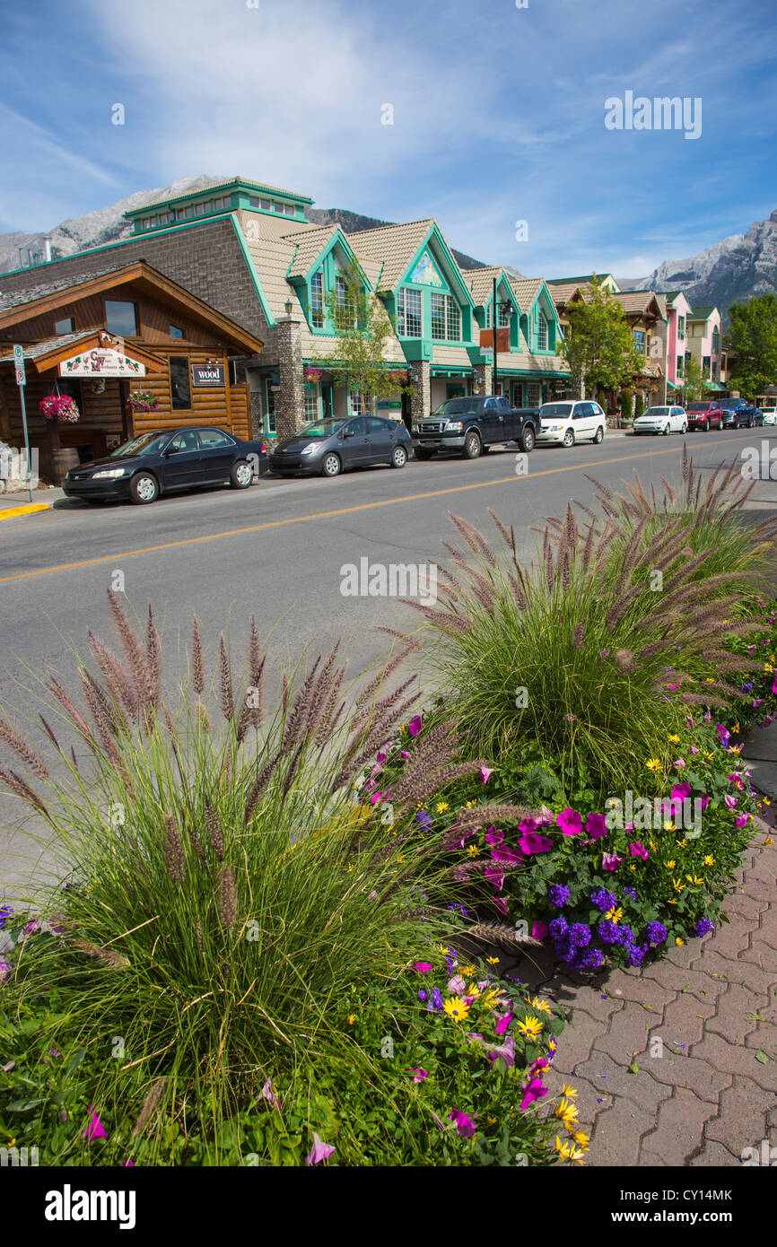 Centro storico di Canmore nelle Montagne Rocciose Canadesi in Alberta Canada Foto Stock