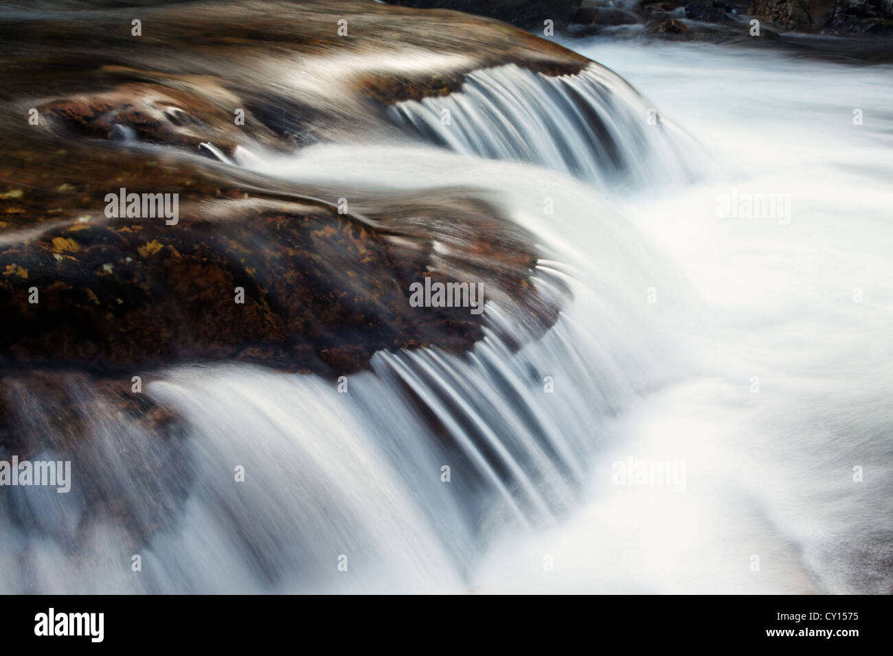 Poco Stony Creek versando su grossi massi, Pembroke, Giles County, Virginia, Stati Uniti d'America. Foto Stock