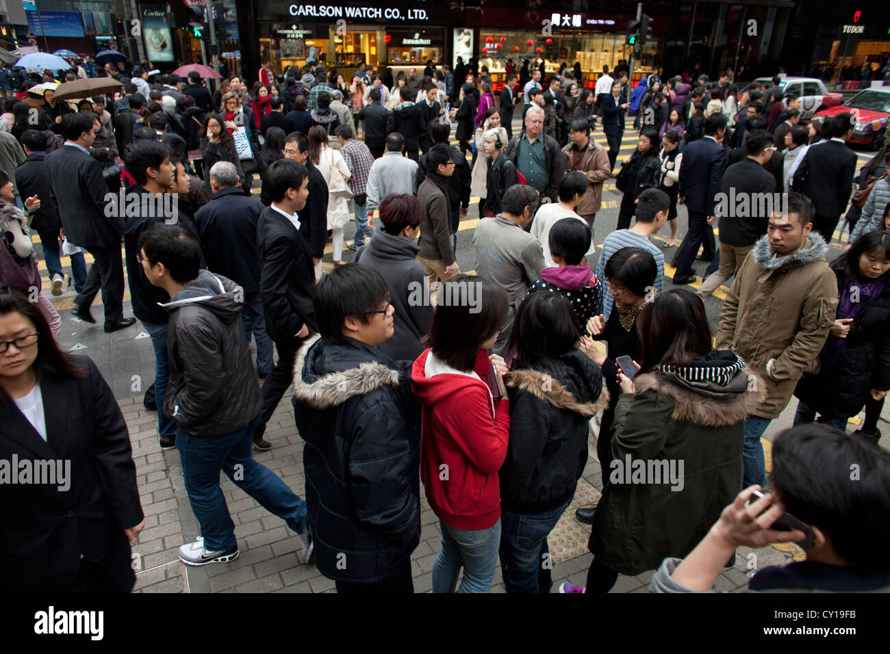 Le persone nel centro di Hong Kong Foto Stock