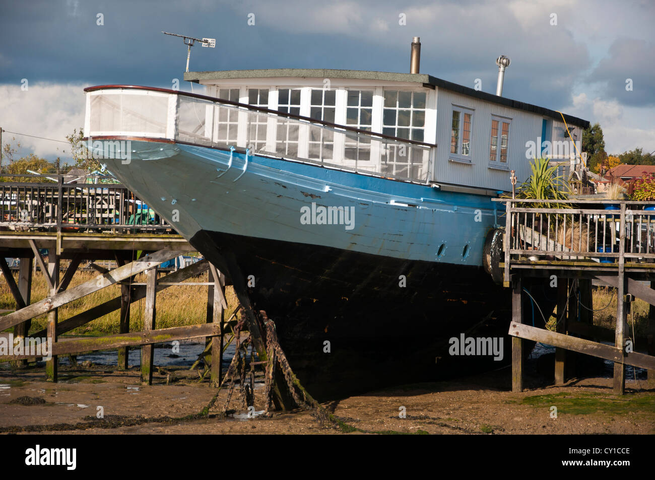 Vecchia nave a vela convertito in houseboat Foto Stock