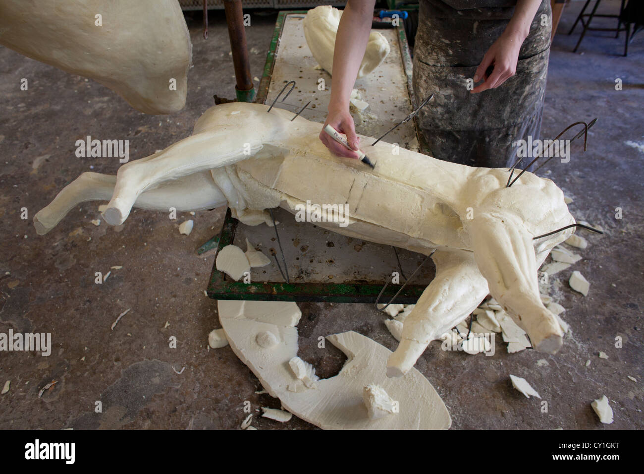 Di tassidermia. Cacciatori di Stati Uniti e Germania sparare la fauna selvatica e la roba che come un trofeo in un laboratorio di tassidermia in Namibia. Foto Stock