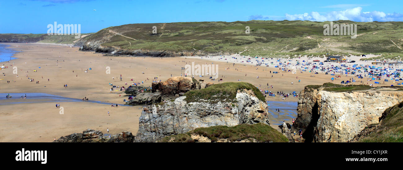 Vista del surf beach, Perranporth village; Cornwall County; Inghilterra; Regno Unito Foto Stock