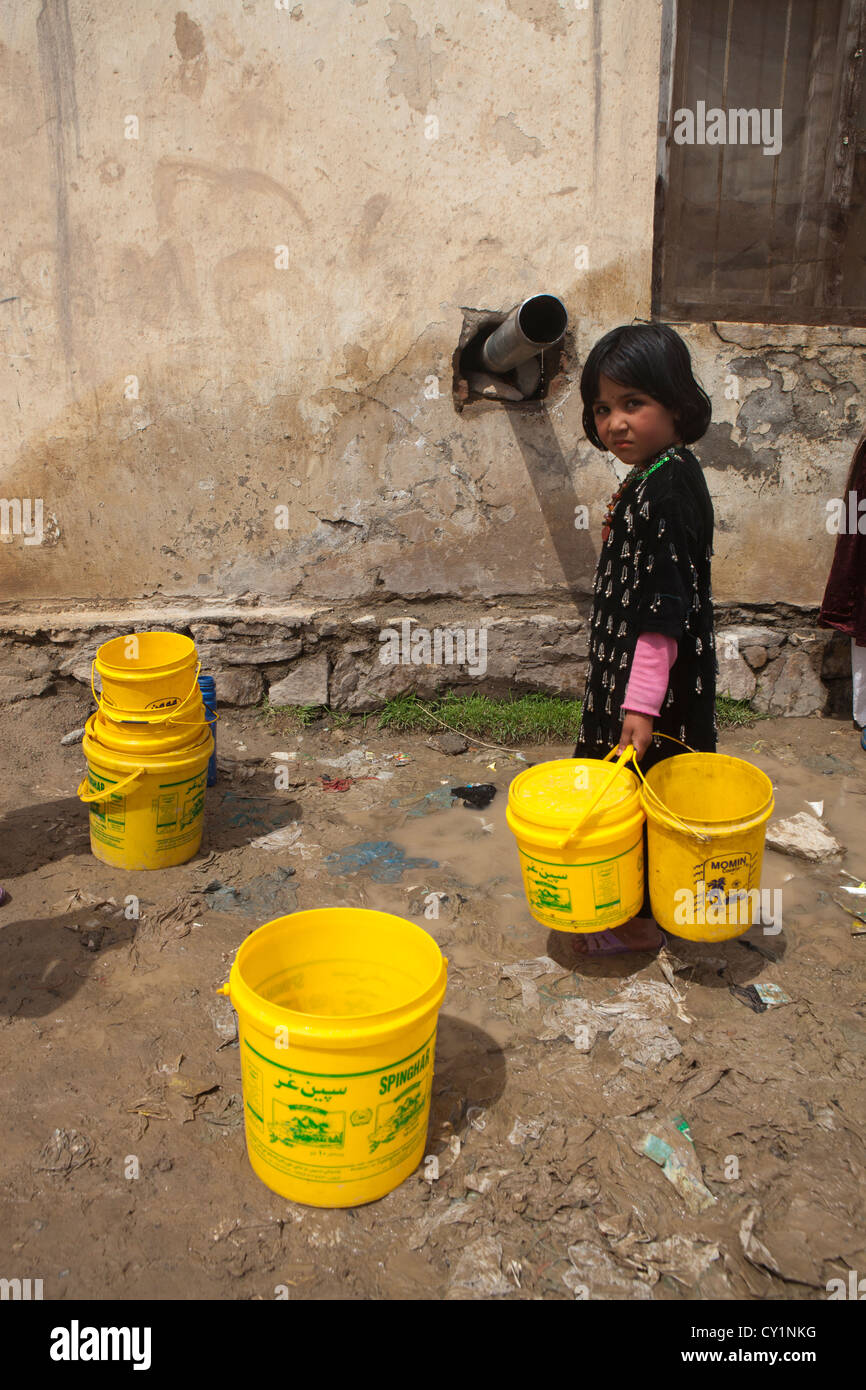 In waterpoint refugeecamp a Kabul Foto Stock