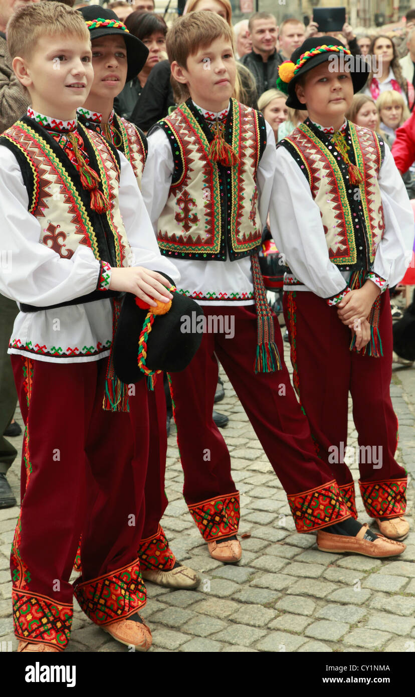 Ucraina, Lviv, bambini abito tradizionale, Foto Stock