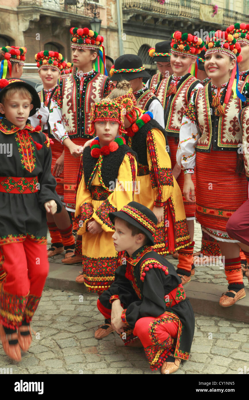 Ucraina, Lviv, bambini abito tradizionale, Foto Stock
