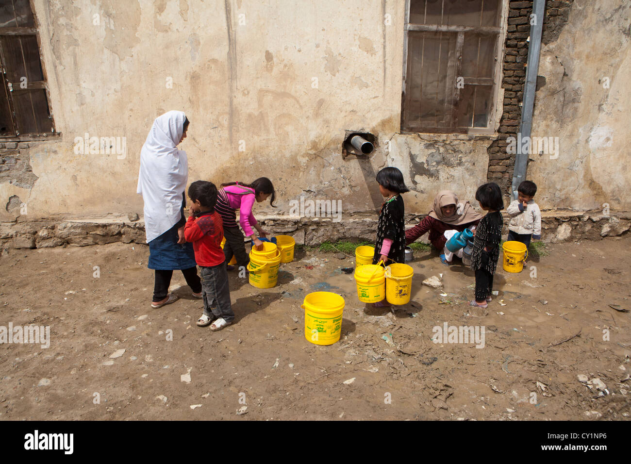 In waterpoint refugeecamp a Kabul Foto Stock