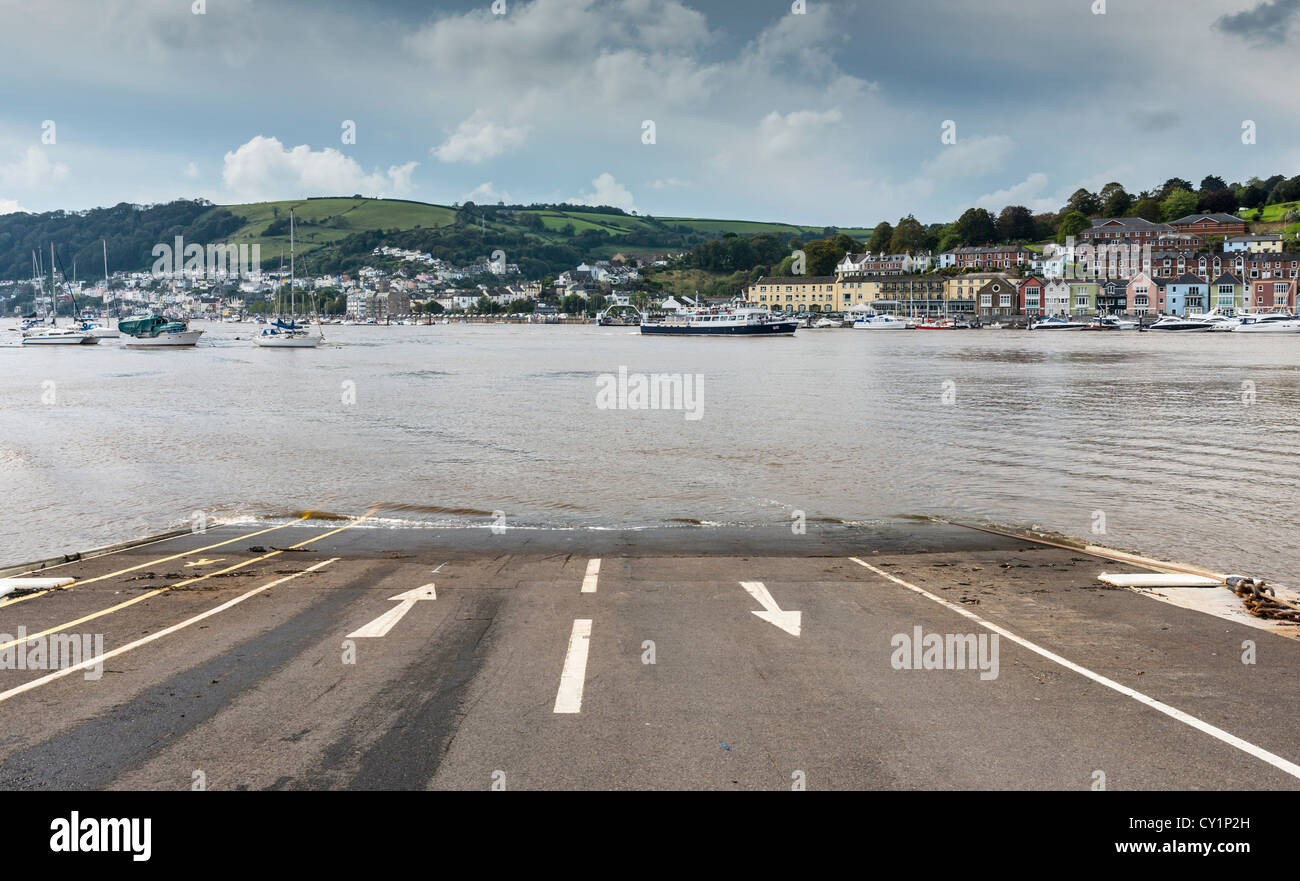 Vista del Dartmouth Marina dalla Kingswear scalo sul fiume Dart Devon England Foto Stock