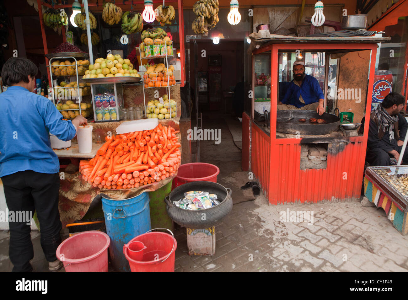 Il ristorante e il negozio a Kabul Foto Stock