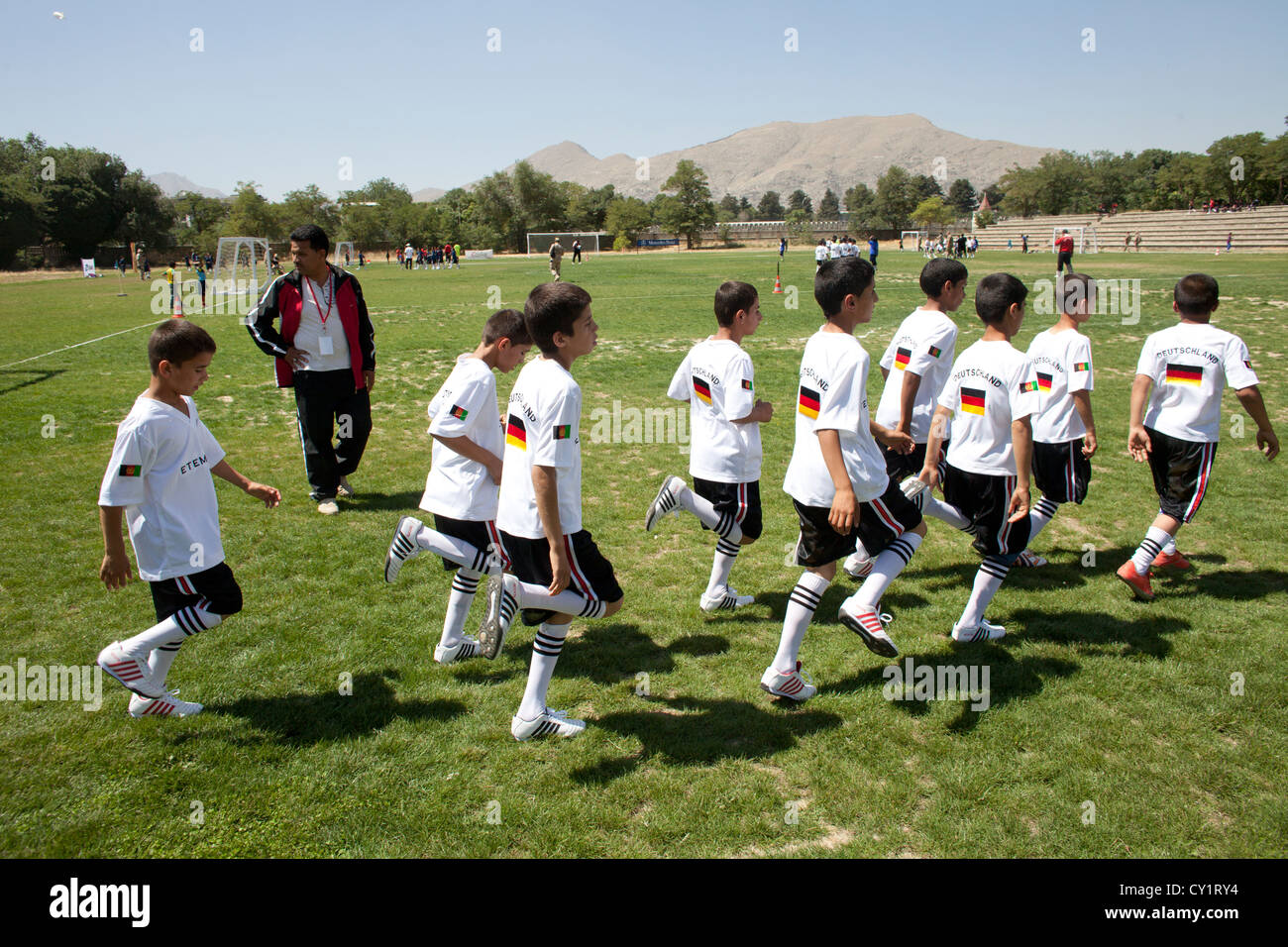 Ragazzo afghanistan squadre concorrenza sport football Foto Stock
