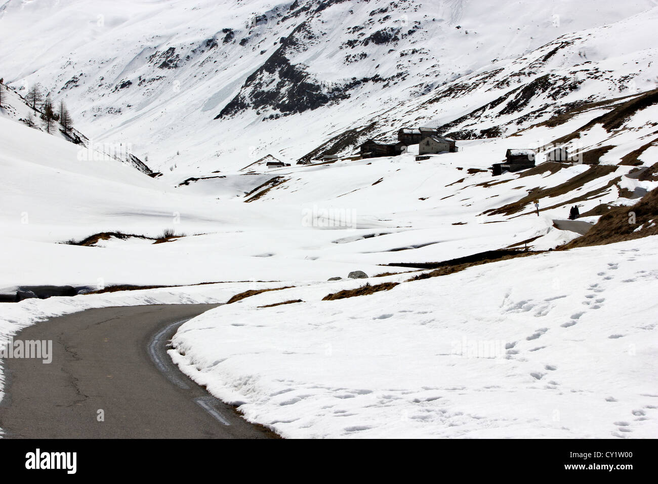 Le montagne coperte di neve, road, Livigno Italia, photoarkive Foto Stock