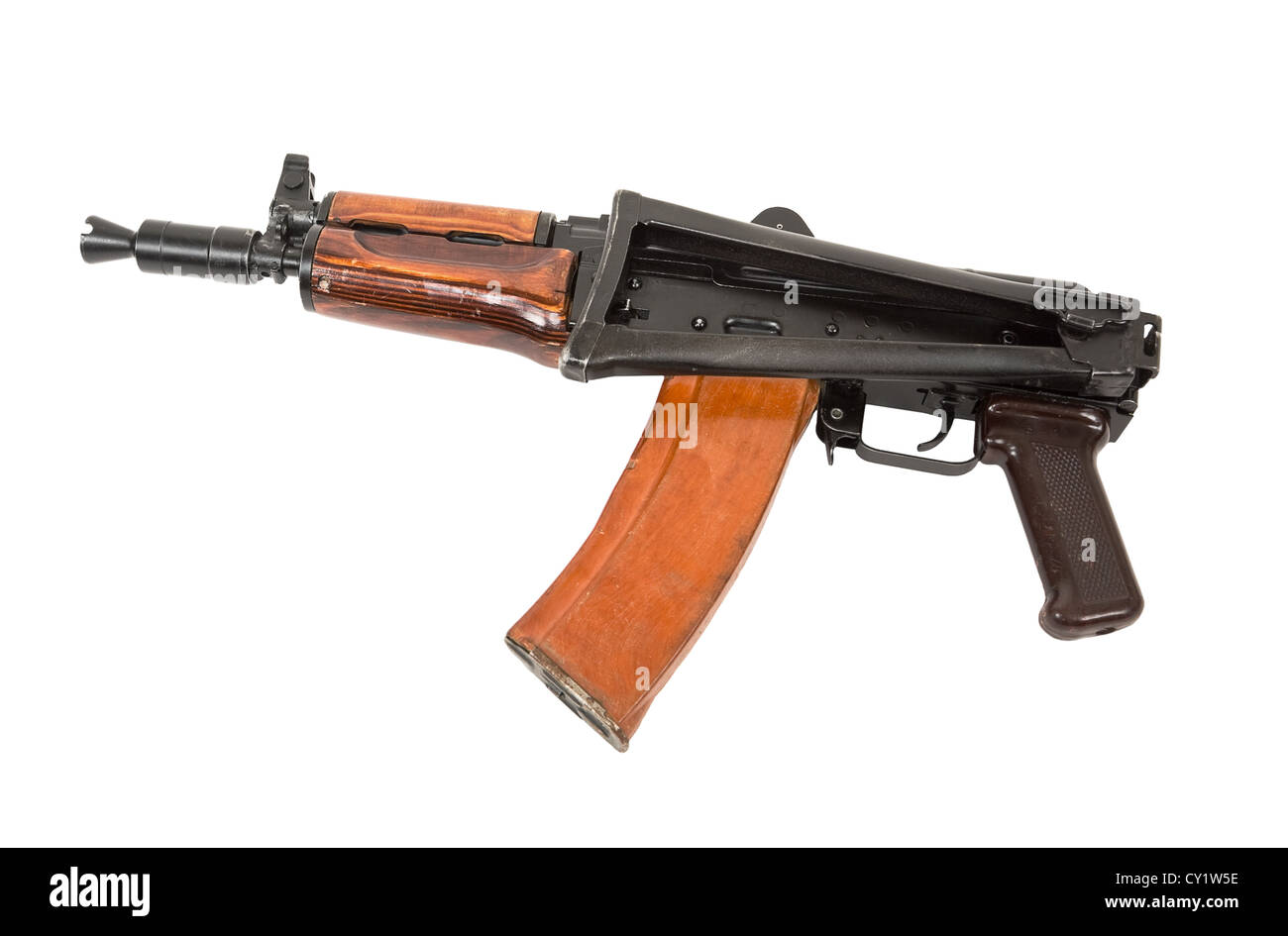 Russo fucile automatico AKS-74U isolato su sfondo bianco Foto Stock