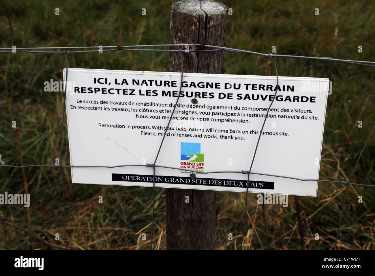 Cap Blanc Nez Francia côte d'opale pas de Calais segno attaccato al recinto restauro in corso Foto Stock