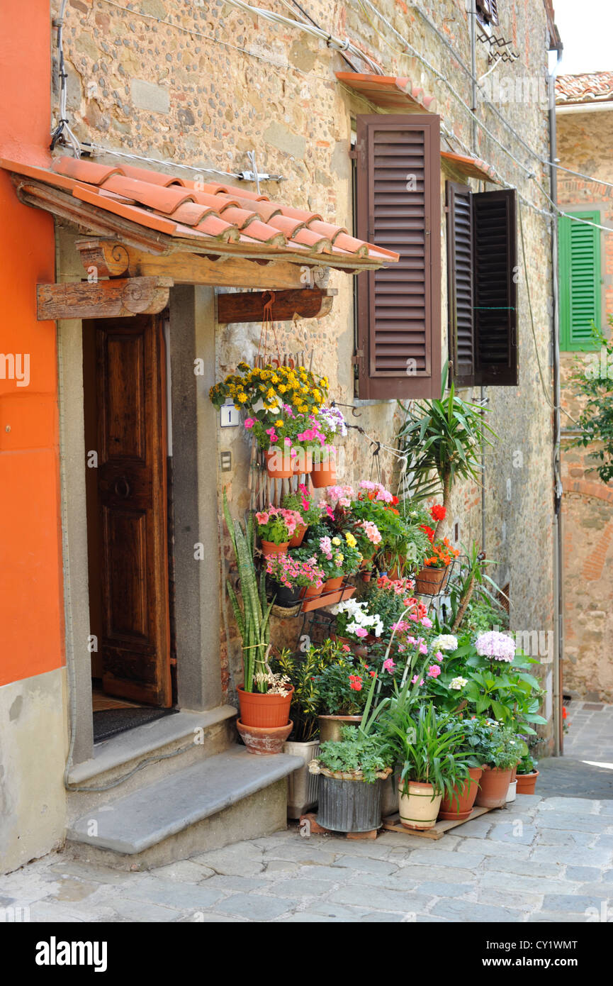 Portali pittoresco intorno a piazza Giusti Montecatiny Alto toscana italia. Foto Stock