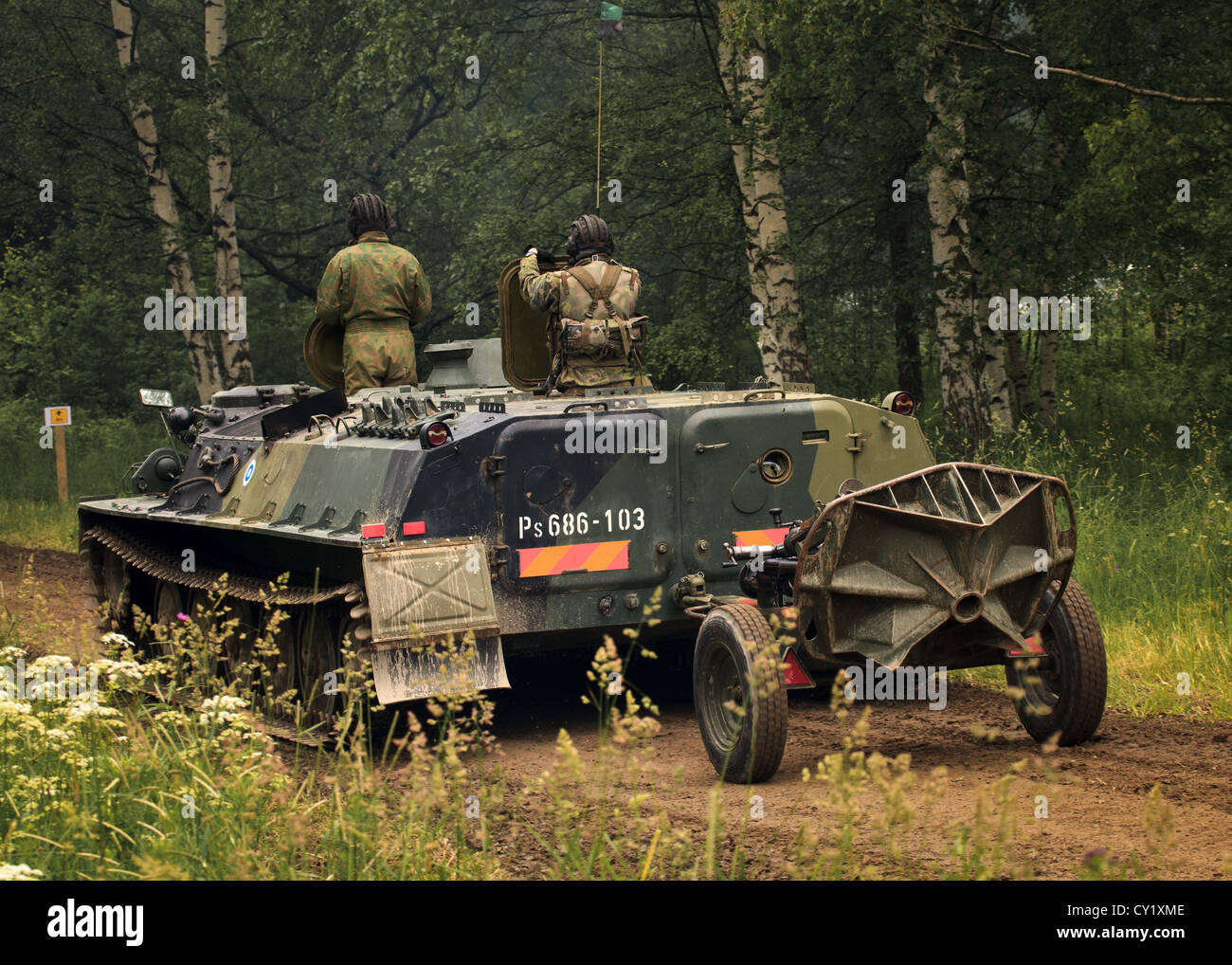 Un MT-LBV veicolo dell'esercito finlandese di traino di un pesante mortaio di trincea. Foto Stock