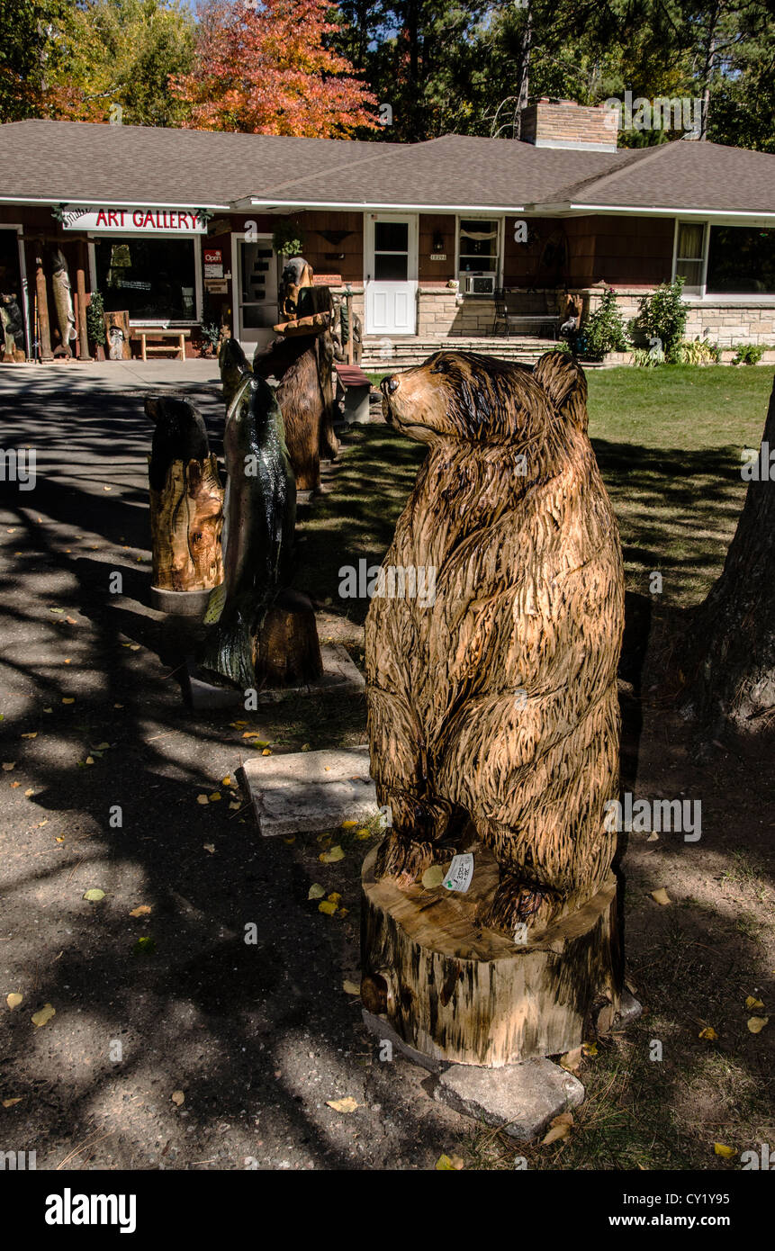 Wiley Miller la galleria d'Arte a Boulder Junction, Wisconsin offre Miller dipinti, chainsaw sculture e sculture in legno. Foto Stock