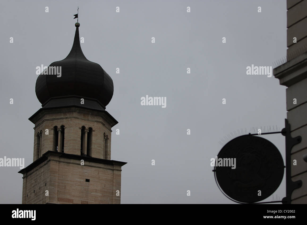 Trento, Trentino, Chiesa Dome e a pareti di un edificio nella città di Trento, photoarkive Foto Stock